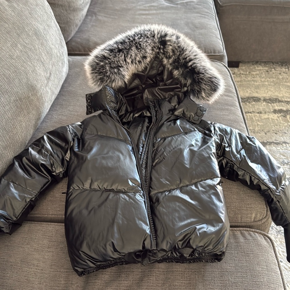 Scotch bonnet little girls size 5 winter coat with fur hood.